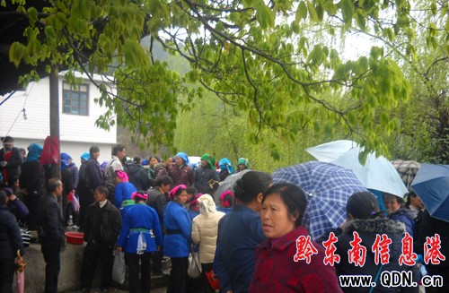 “四十八寨”苗族同胞聚集天華山唱歌(圖)