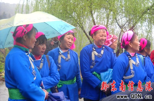 “四十八寨”苗族同胞聚集天華山唱歌(圖)