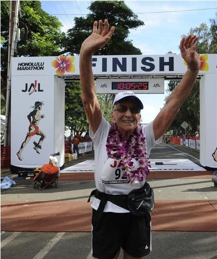 組圖:美92歲婦女跑馬拉松 破最年長選手紀錄