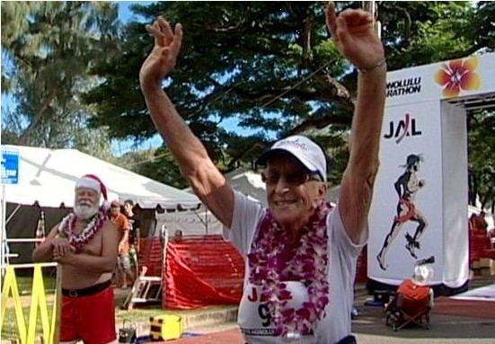 組圖:美92歲婦女跑馬拉松 破最年長選手紀錄