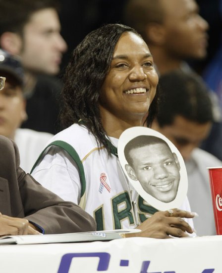 ���f�Ӳ���ĸ�󣬡��ʵۡ�Ҳ�á���̫�󡱛]�k��