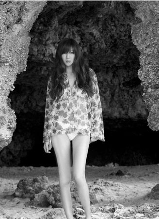 組圖:32D足球寶貝周韋彤活力寫真走紅日本