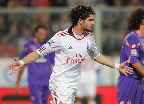 意甲-米蘭2-1勝3分領跑 帕托傳射伊布再染紅