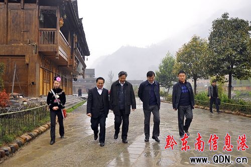 人民日報社采訪團一行到西江參觀考察(組圖)