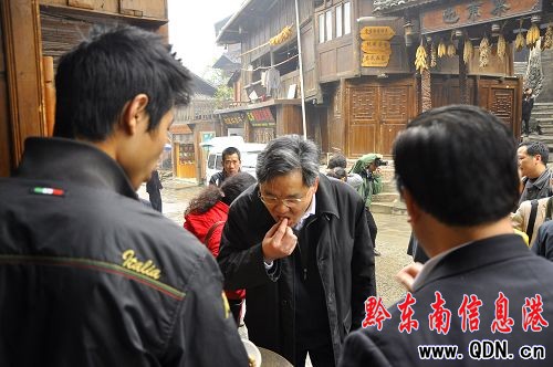 人民日報社采訪團一行到西江參觀考察(組圖)