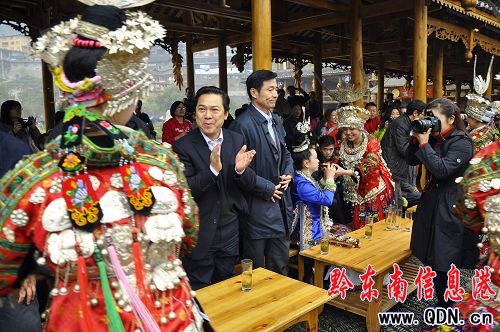 人民日報社采訪團一行到西江參觀考察(組圖)