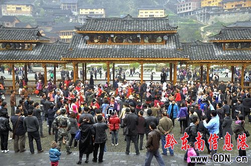 人民日報社采訪團一行到西江參觀考察(組圖)