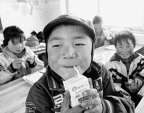 ؚ���W����100������ȥ�όW ÿ�ܳԲ���2����