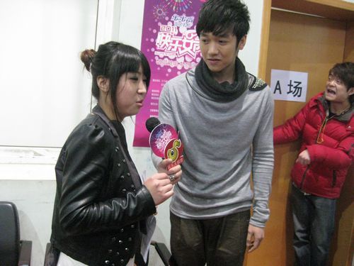 ���ݽM���ڿ�Ů���xͨ�P���E 90����㡱��