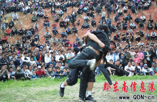 �ߣ�һ��ȥ��ƽ���l(xi��ng)��ˤ�ӣ����M�D��