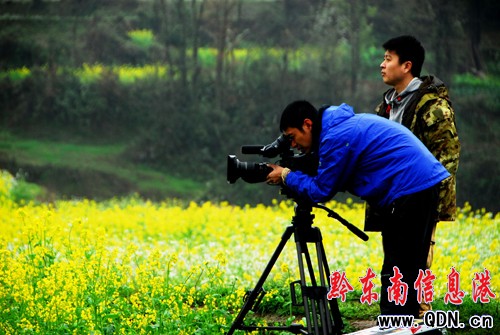 央視《探索•發(fā)現(xiàn)》探訪卡拉鳥籠制作技藝(組圖)