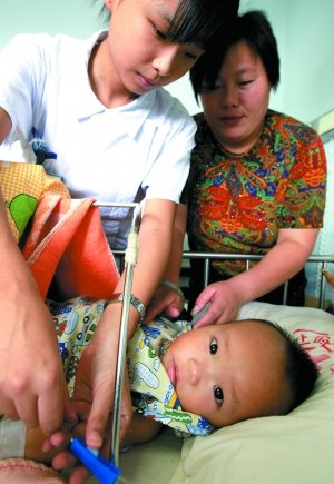 2008��9��13�գ��t(y��)���ˆT��10�����´���I˥�߻����Qˎ��ԓ���������¹�̷۶����������A��ӛ�� ��w �z