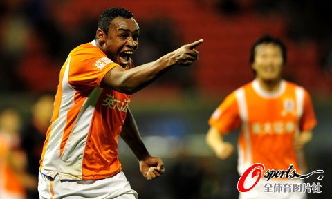 山東2-1逆轉陜西 曲波拔頭籌奧比納梅開二度