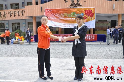 凱里紅黃藍親子園到雷山縣方祥鄉民族小學交流