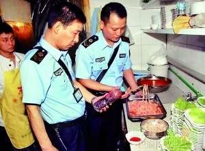 重慶涪陵火鍋館查出染色鴨腸 老板稱業界潛規則