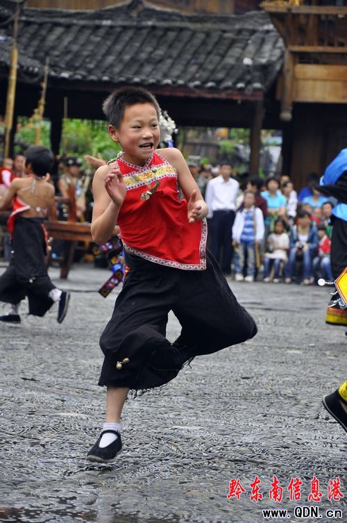 �������s�u���񡱸��x�ҕ� 10�ˮ��x���M�D��