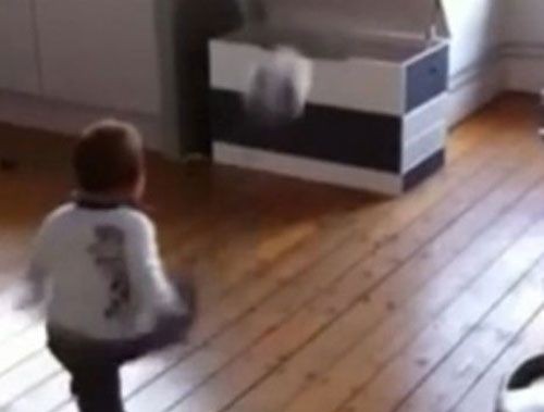 1歲半足球天才簽約俱樂部 成世界最小球員(圖)