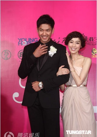 組圖:范瑋琪黑人今日大婚 二人當眾熱吻秀恩愛