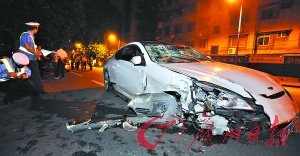 司機(jī)連撞兩人五車致一死一重傷 當(dāng)場(chǎng)打的逃逸