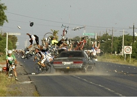 組圖:自行車賽場慘烈瞬間