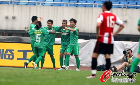 北京勝成都連續(xù)3場3比0 小馬丁獻(xiàn)倒鉤世界波