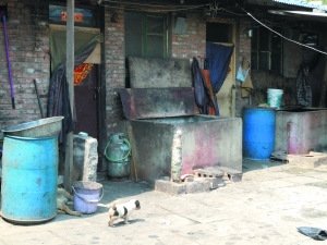 商戶被曝用火堿泡出白嫩雞肉 拿到市場售賣(圖)