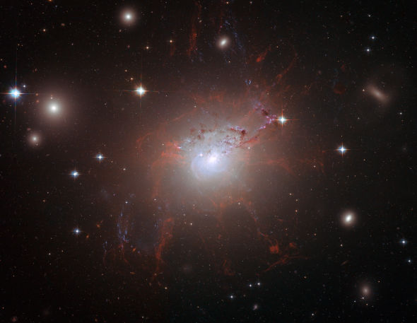 �@�ǹ������g���h(yu��n)�R�Ĕz����ϵNGC 1275���@��(g��)��ϵλ��Ӣ������ϵ�F(tu��n)���Ĳ�λ���D������������ܿ��Կ����ܶ�z��Y(ji��)��(g��u)���@������ň�(ch��ng)�̶��ĵؚ͜��w���|(zh��)