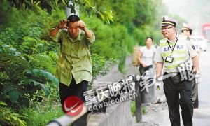 �����ظ��ٹ�·����ˮ�� �����˱�ײ����(�D)