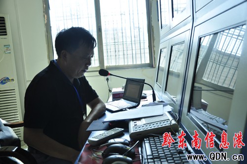 凱里市看守所邀請(qǐng)律師給在押人員上法制教育課