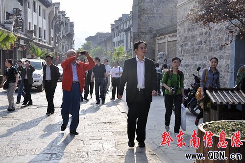 中國湘商考察團一行到鎮遠縣考察(圖)
