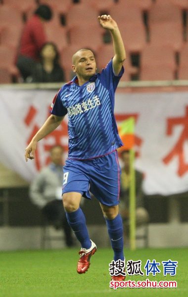 薩梅隆揮拳慶祝