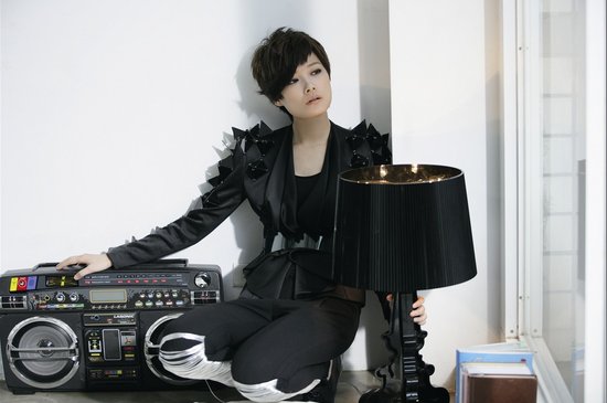 李宇春重慶活動人氣火爆 歌迷追堵致交通癱瘓