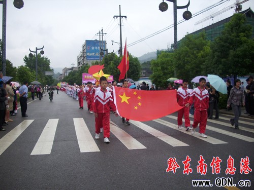 ��ɽ�e�k�c��������һ�����H��ͯ����ӣ��D��