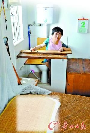 32歲腦癱女子在木格子中生活16年(組圖)