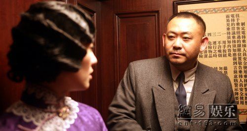 �����״γ���ѳ���н�ɫ ��ٝ���Б�����Ц�c��