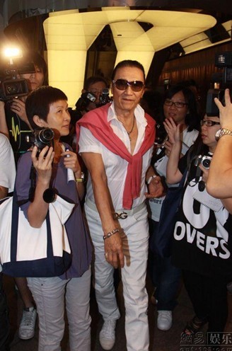 謝賢現(xiàn)身稱合適時會開記者會 直言擔(dān)心自己財產(chǎn)