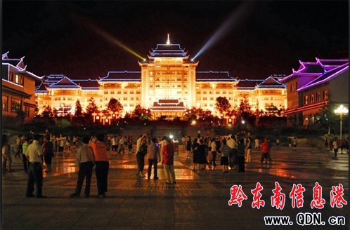 劍河新縣城白天美如畫 夜晚似迷宮(組圖)