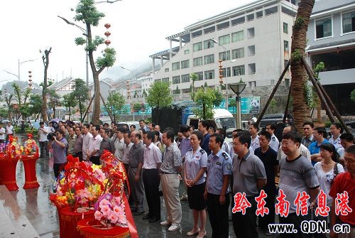 劍河縣政務(wù)服務(wù)中心掛牌運(yùn)行(圖)