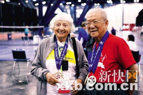 90歲華人心臟六支架無礙運(yùn)動 勇奪全美三金牌