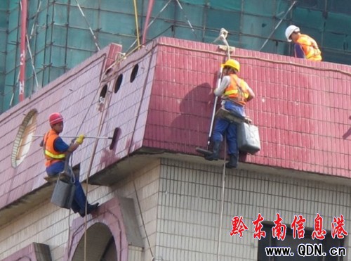 凱里:“蜘蛛人”為城市“大洗臉”(圖)