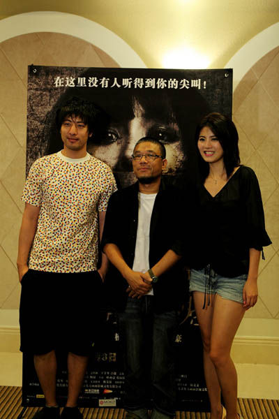 楊冪《孤島》蒙面示人 陳小春缺席導演解圍(圖)