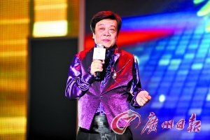 趙忠祥回應(yīng)主持質(zhì)疑:70歲正是事業(yè)旺季