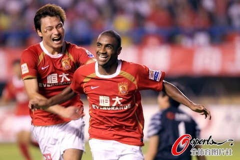 大連1-3廣州7輪不勝 克萊奧進(jìn)球穆里奇雙響炮