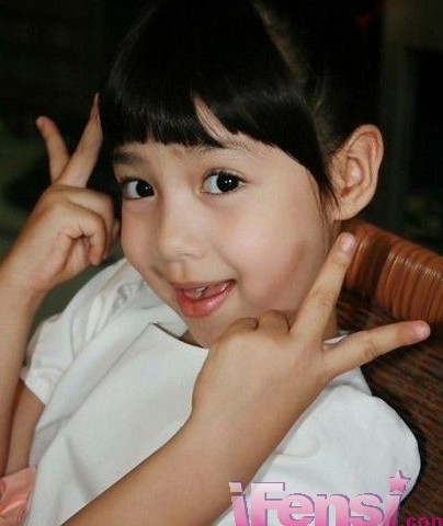 混血蘿莉金秀貞萌照曝光 被稱小金泰熙(組圖)