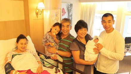 趙文卓愛妻張丹露剖腹產(chǎn)子 取名趙子龍(圖)