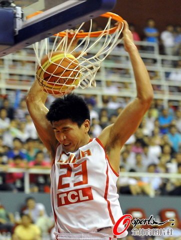 王磊15分孫悅致命一擊 男籃2分險(xiǎn)勝結(jié)束4國賽