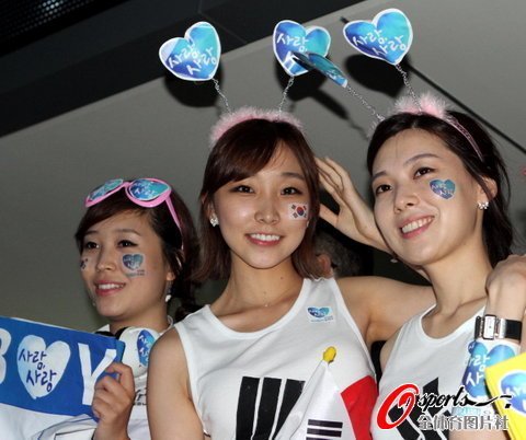 揭秘樸泰恒美女粉絲團 韓媒:她們是專業模特