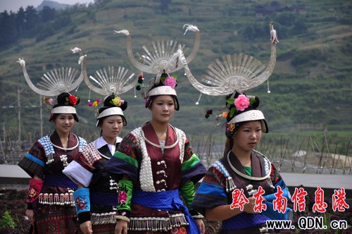 黔東南百名文藝家深入凱里市城郊采風(組圖)