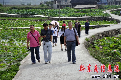 黔東南百名文藝家深入凱里市城郊采風(組圖)