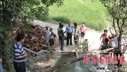 州人大副主任到錦屏縣調(diào)研旱情(圖)